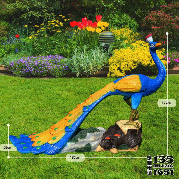 草坪上一只傲慢的仿真動(dòng)物玻璃鋼彩繪孔雀雕塑 草坪上一只傲慢的仿真動(dòng)物玻璃鋼彩繪孔雀雕塑