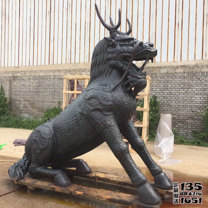 大型景區玻璃鋼仿銅坐著的神獸麒麟雕塑 大型景區玻璃鋼仿銅坐著的神獸麒麟雕塑