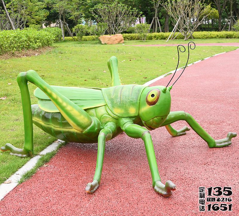 游樂場玻璃鋼仿真動物蝗蟲雕塑 游樂場玻璃鋼仿真動物蝗蟲雕塑