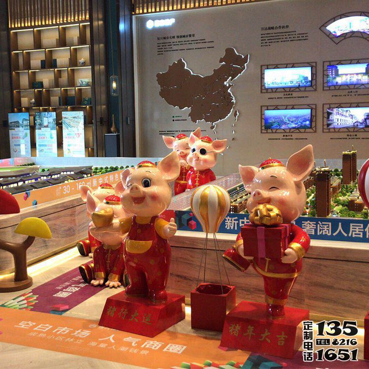 商場(chǎng)擺放的玻璃鋼卡通彩繪小豬雕塑 商場(chǎng)擺放的玻璃鋼卡通彩繪小豬雕塑