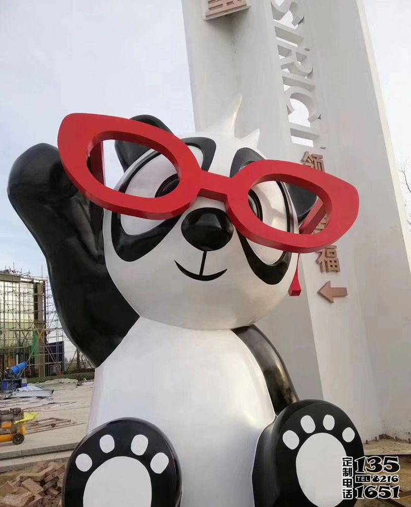 酒店公園商場擺放的戴眼鏡熊貓卡通玻璃鋼雕塑 酒店公園商場擺放的戴眼鏡熊貓卡通玻璃鋼雕塑