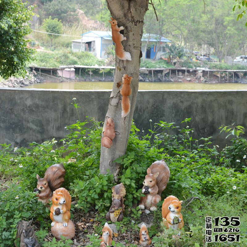 園林景區一群玻璃鋼仿真動物松鼠雕塑 園林景區一群玻璃鋼仿真動物松鼠雕塑