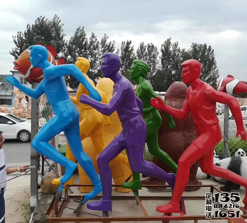 校園廣場擺放彩繪玻璃鋼跑步人物雕塑 校園廣場擺放彩繪玻璃鋼跑步人物雕塑