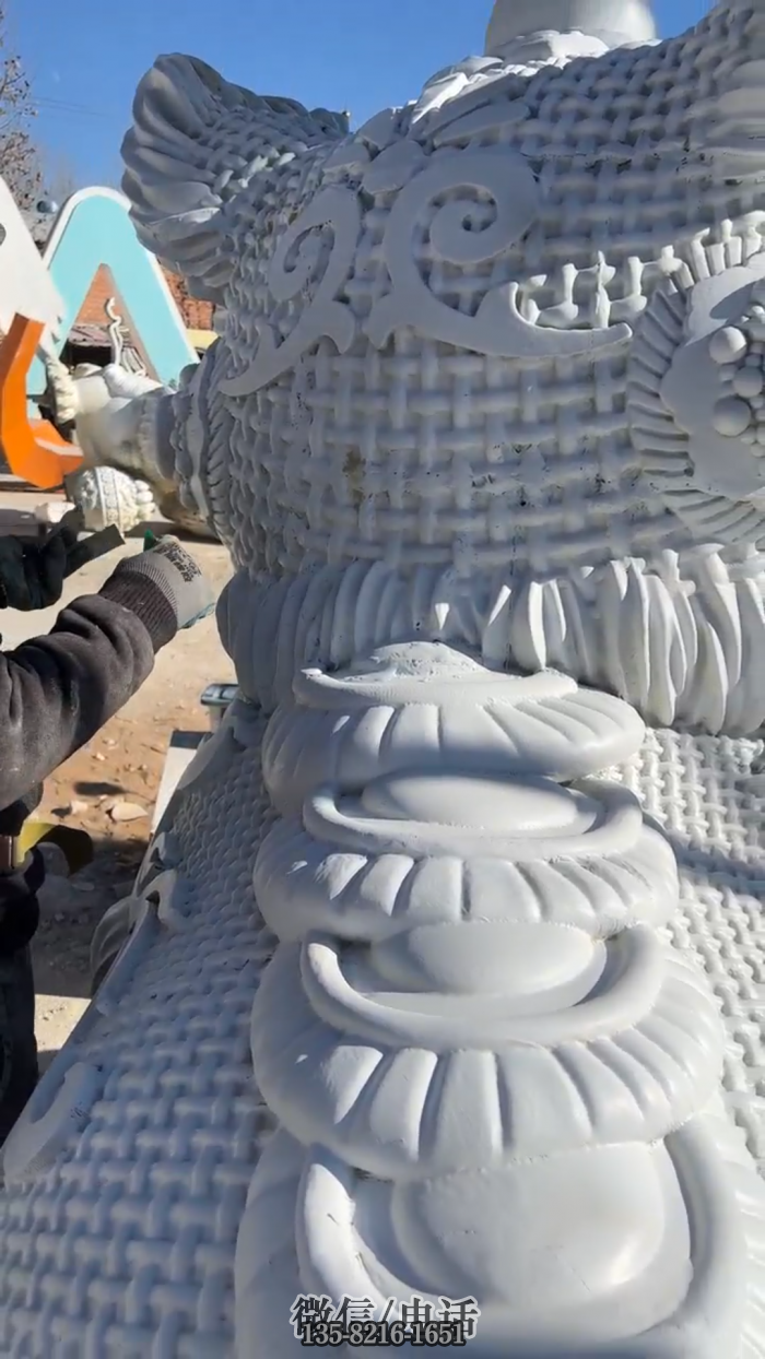 精修舞獅子雕塑，需要填補(bǔ)縫隙空洞等